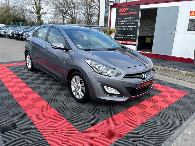 HYUNDAI I 30 2012