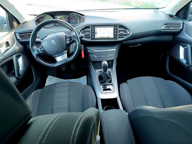 Peugeot 308 1.2 e-THP 110ch Allure S&S, Gris foncé, 5cv, 5 portes, 2017, garantie 3 mois.