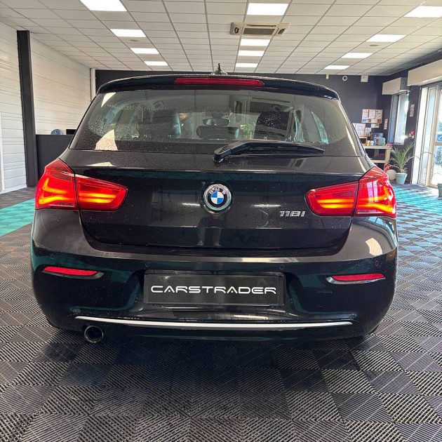 B.M.W. SERIE 1 118i Urban chic Garantie 12 mois