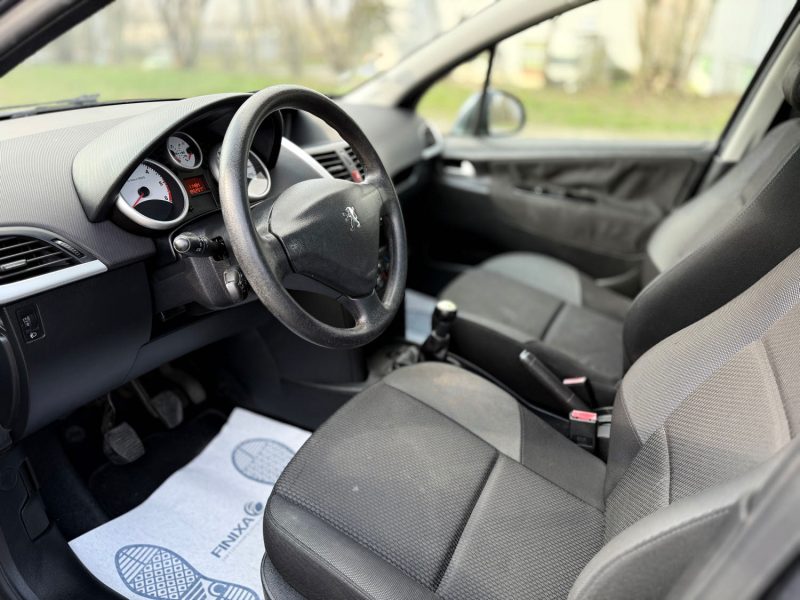 PEUGEOT 207 2010