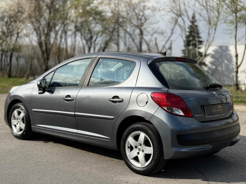PEUGEOT 207 2010