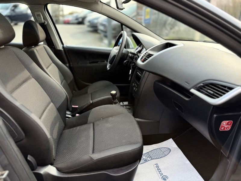 PEUGEOT 207 2010