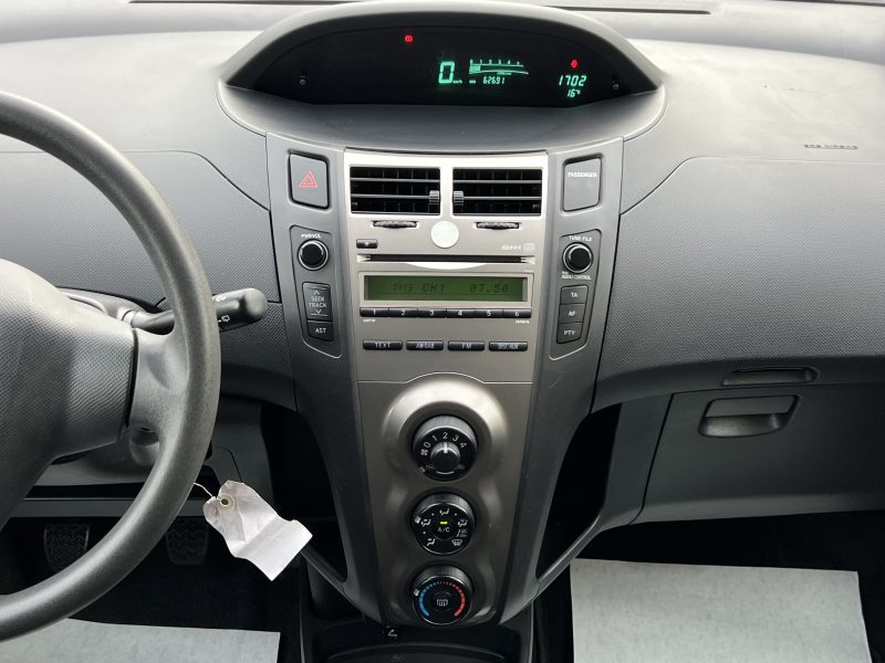 TOYOTA YARIS II 1.0 VVT-i 68 Cv PREMIERE MAIN / 5 PORTES CLIMATISATION CRIT AIR 2 - GARANTIE 1 AN