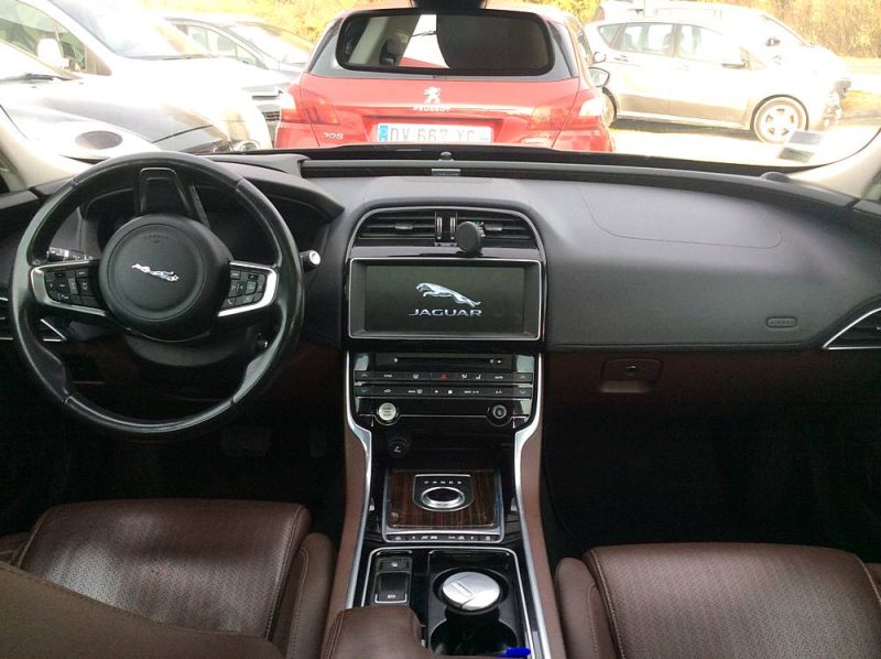 JAGUAR XE 2017 240CV AWD 4 ROUES MOTRICES 