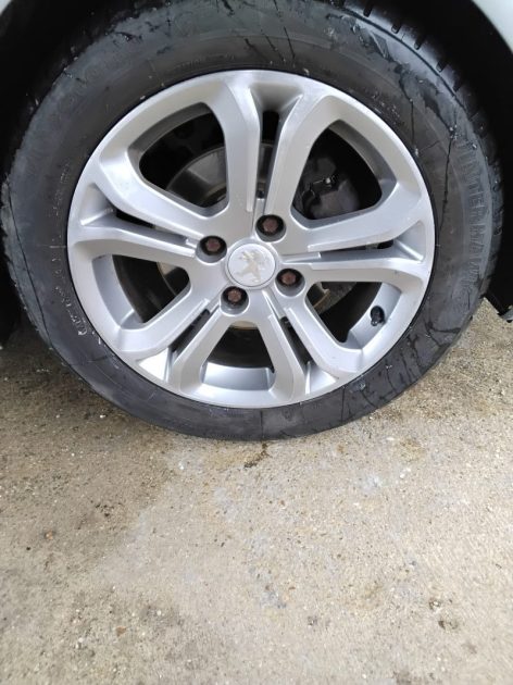 PEUGEOT 208  ALLURE 2013 10300KM 92CV 5CV 5PORTES  