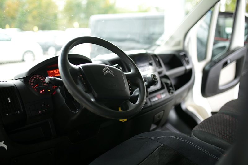 CITROEN JUMPER 1ERE MAIN   AVEC POSSIBILITE D'AJOUTER PUPITRE PORTE VERRE ET MENUISERIE