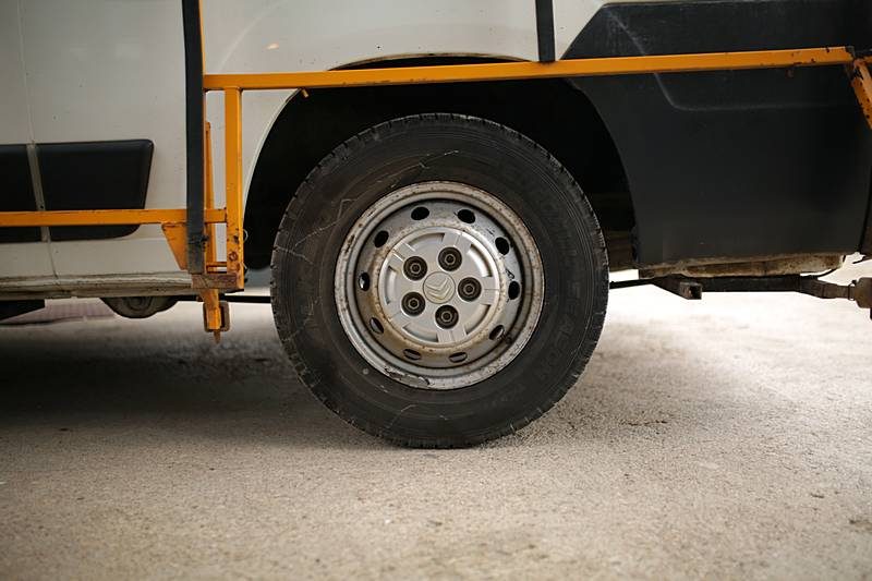 CITROEN JUMPER 1ERE MAIN   AVEC POSSIBILITE D'AJOUTER PUPITRE PORTE VERRE ET MENUISERIE