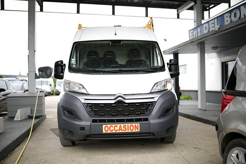 CITROEN JUMPER 1ERE MAIN   AVEC POSSIBILITE D'AJOUTER PUPITRE PORTE VERRE ET MENUISERIE