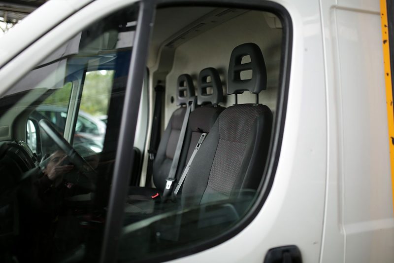 CITROEN JUMPER 1ERE MAIN   AVEC POSSIBILITE D'AJOUTER PUPITRE PORTE VERRE ET MENUISERIE