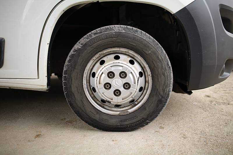 CITROEN JUMPER 1ERE MAIN   AVEC POSSIBILITE D'AJOUTER PUPITRE PORTE VERRE ET MENUISERIE