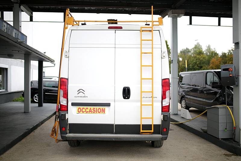 CITROEN JUMPER 1ERE MAIN   AVEC POSSIBILITE D'AJOUTER PUPITRE PORTE VERRE ET MENUISERIE