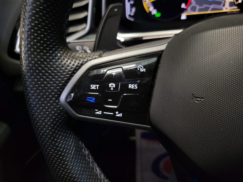 VOLKSWAGEN T-ROC 2.0 TSI 4MOTION 300cv R / SUIVI VOLKSWAGEN / LIGNE AKRAPOVIC / TOIT OUVRANT / CARPL