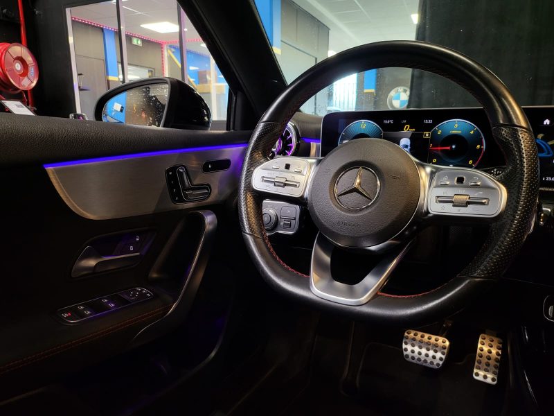 MERCEDES CLASSE A 180 d 116cv AMG LINE / SUIVI MERCEDES / SIEGES ELECTRIQUES / TOIT OUVRANT / CARPLA