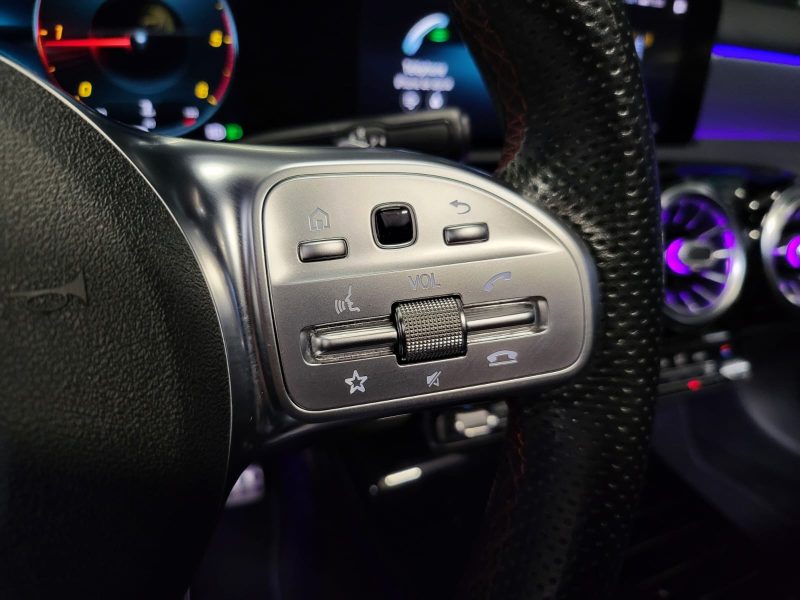 MERCEDES CLASSE A 180 d 116cv AMG LINE / SUIVI MERCEDES / SIEGES ELECTRIQUES / TOIT OUVRANT / CARPLA