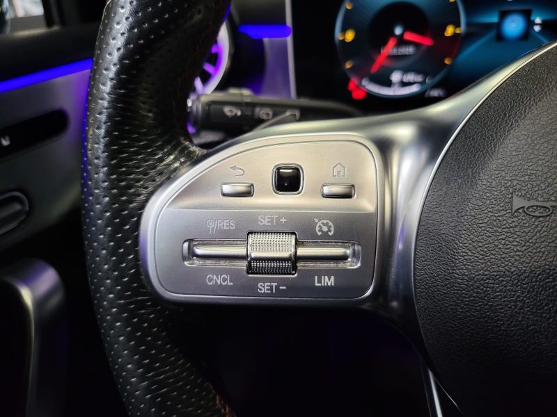 MERCEDES CLASSE A 180 d 116cv AMG LINE / SUIVI MERCEDES / SIEGES ELECTRIQUES / TOIT OUVRANT / CARPLA