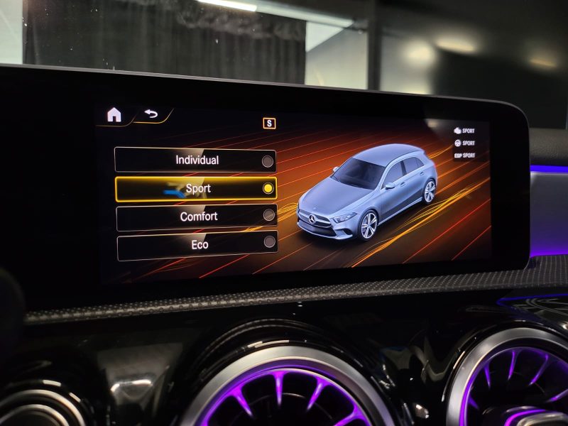 MERCEDES CLASSE A 180 d 116cv AMG LINE / SUIVI MERCEDES / SIEGES ELECTRIQUES / TOIT OUVRANT / CARPLA