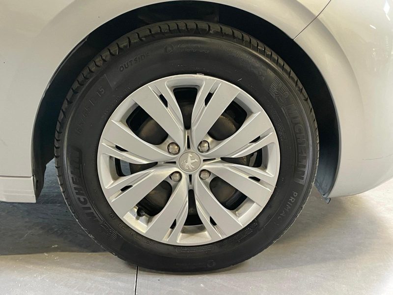 PEUGEOT 208 1.4 HDI 75 ch business 