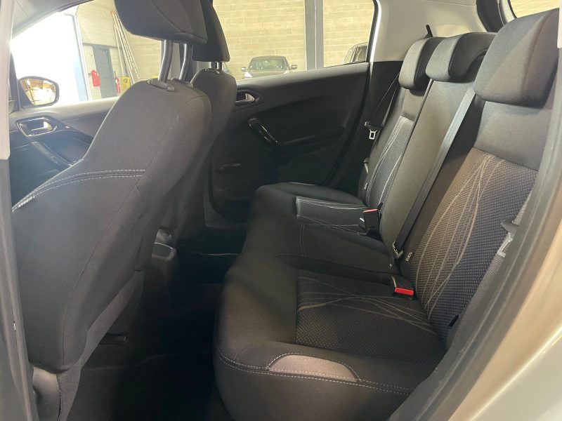 PEUGEOT 208 1.4 HDI 75 ch business 