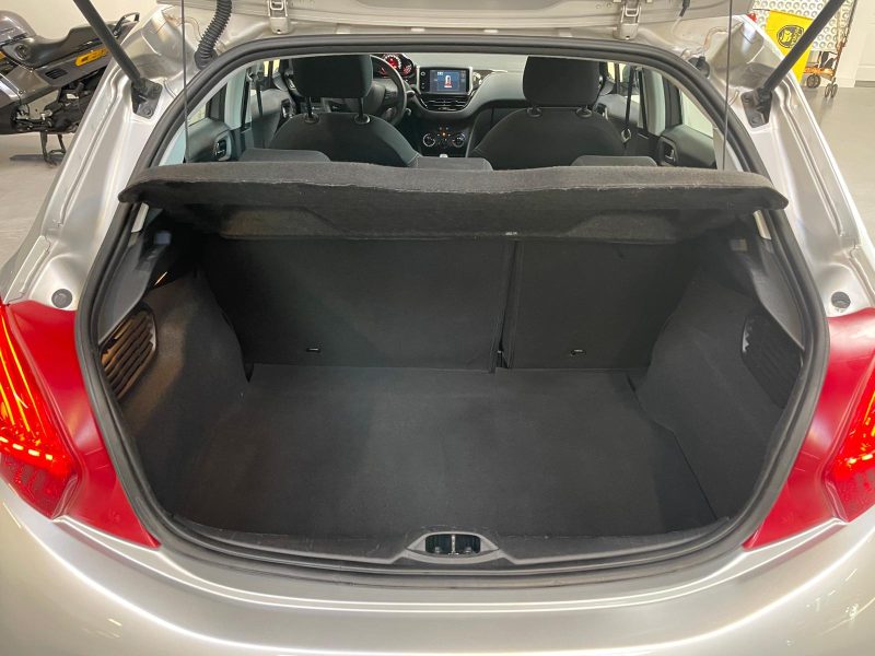 PEUGEOT 208 1.4 HDI 75 ch business 