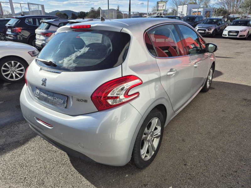 PEUGEOT 208 2015