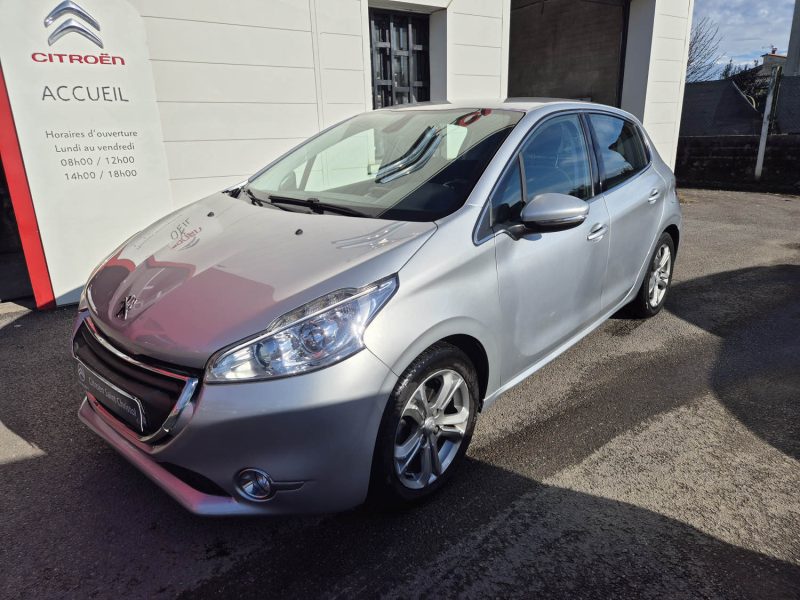PEUGEOT 208 2015