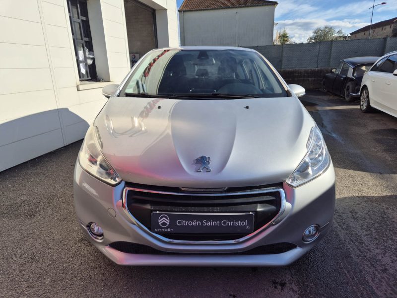 PEUGEOT 208 2015