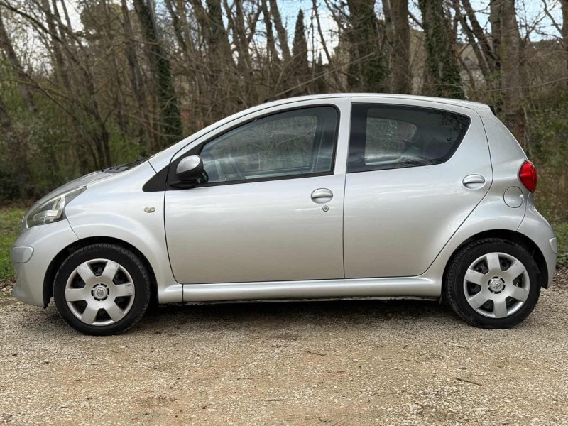 TOYOTA AYGO 1.0 VVT-i 68 CONFORT BVA 