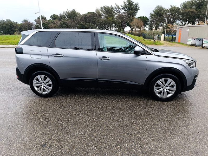 PEUGEOT 5008 2020