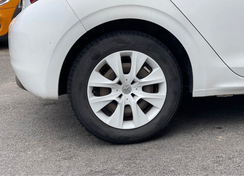 PEUGEOT 208 I Phase 2 5 Portes 1.6 Blue HDi 75 ch GARANTIE 6 MOIS