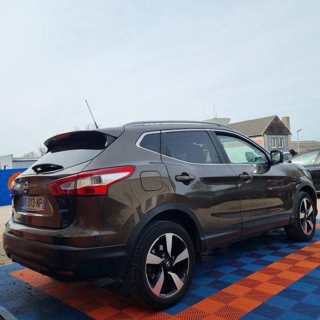 NISSAN QASHQAI 2015