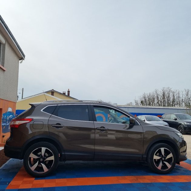 NISSAN QASHQAI 2015