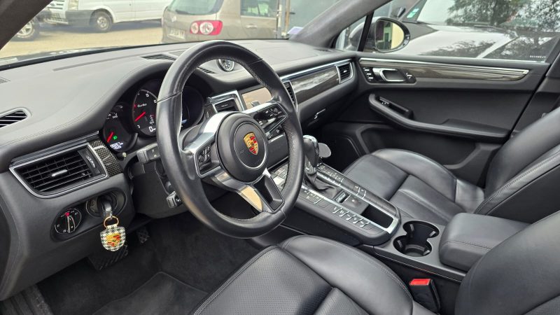 PORSCHE MACAN TURBO 2015