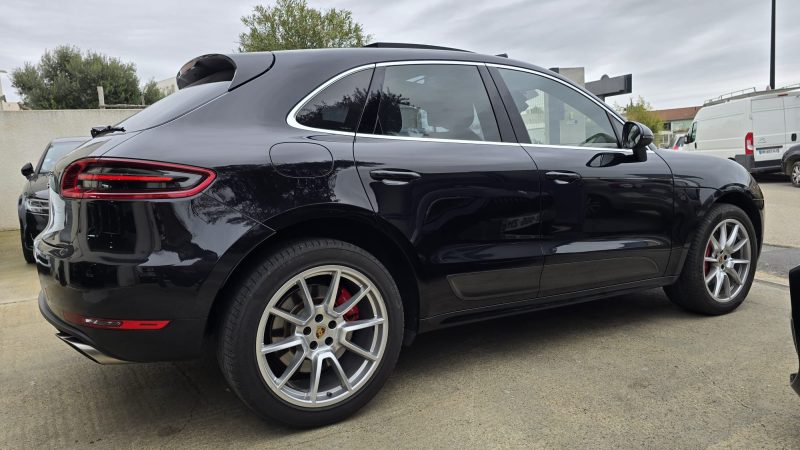 PORSCHE MACAN TURBO 2015