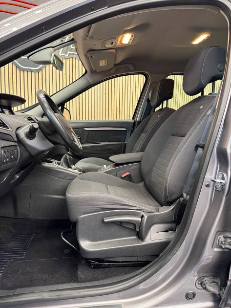 RENAULT MEGANE SCENIC 2015