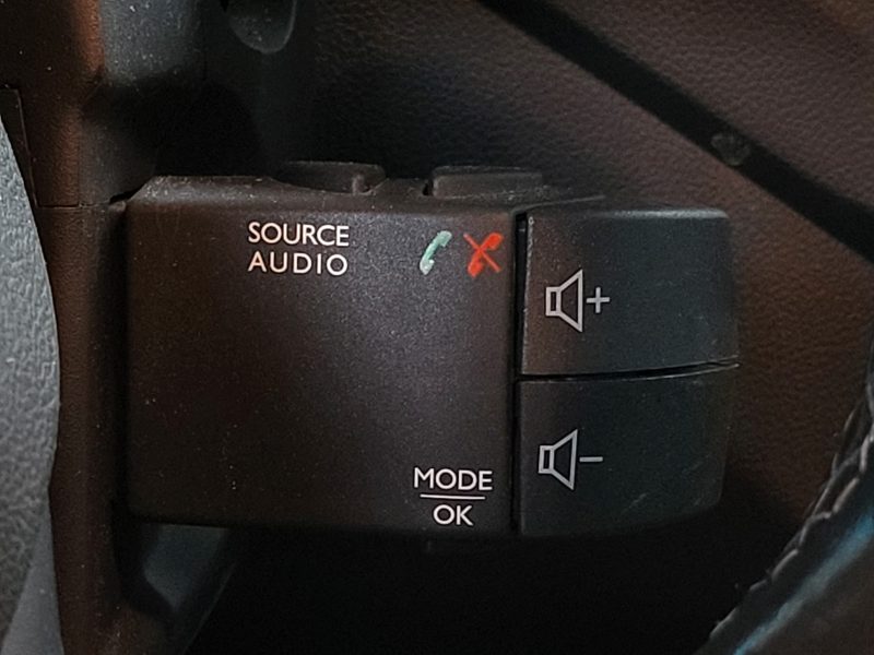 RENAULT CAPTUR 1.2 TCe 120cv Wave BVM6 / FAIBLE KILOMETRAGE