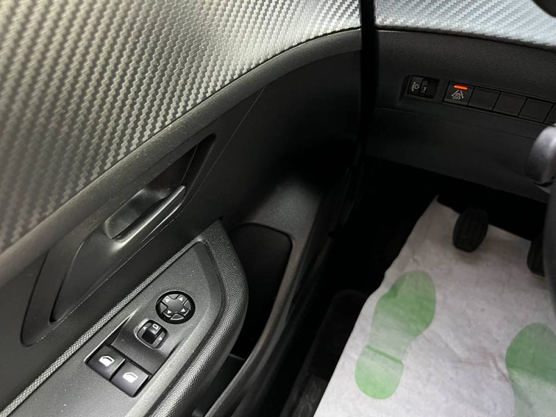 PEUGEOT 208 II COMMERCIALE 1.5 BLUE HDI 100 Cv 1ERE MAIN / APPLE CARPLAY & ANDROID - GARANTIE 1 AN