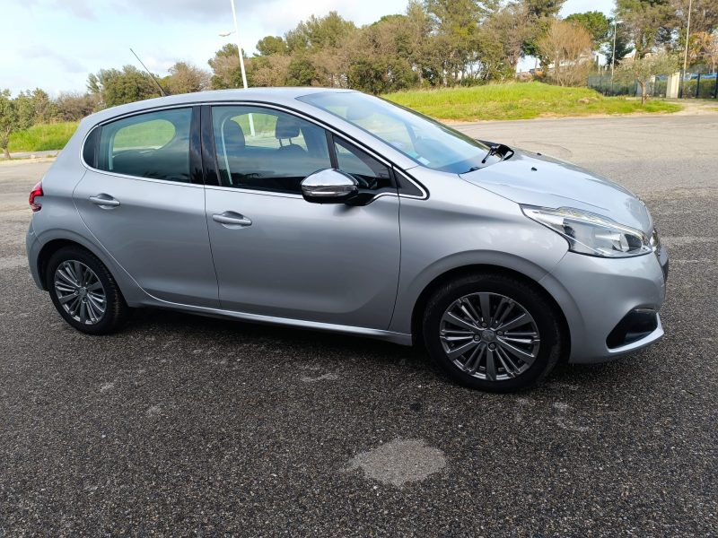 Peugeot 208  1.2. 110CV S&S ALLURE EAT6 5P, 06/2016, garantie 3 mois