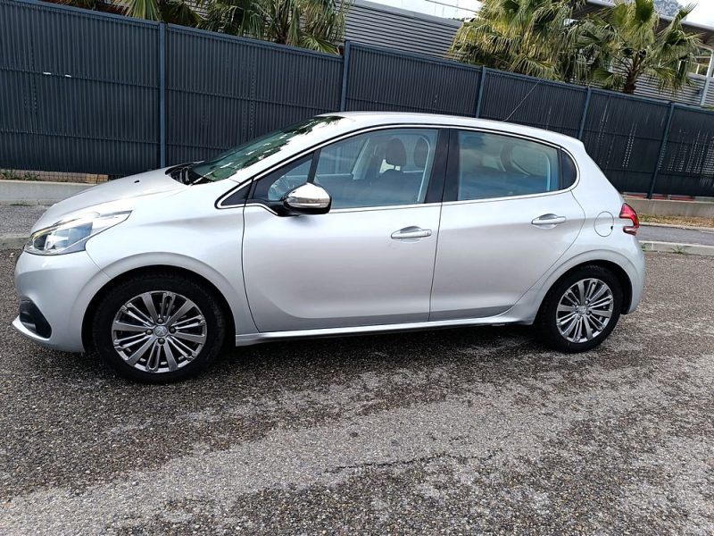 Peugeot 208  1.2. 110CV S&S ALLURE EAT6 5P, 06/2016, garantie 3 mois