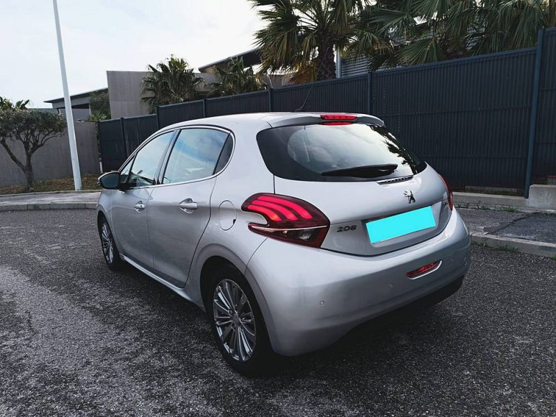 Peugeot 208  1.2. 110CV S&S ALLURE EAT6 5P, 06/2016, garantie 3 mois