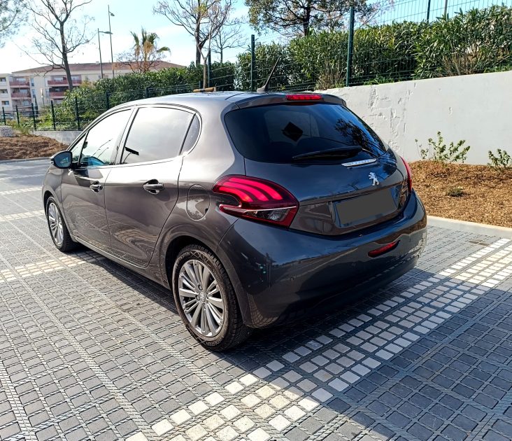PEUGEOT 208 2019