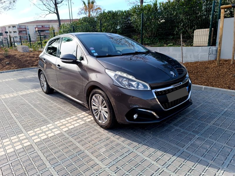 PEUGEOT 208 2019