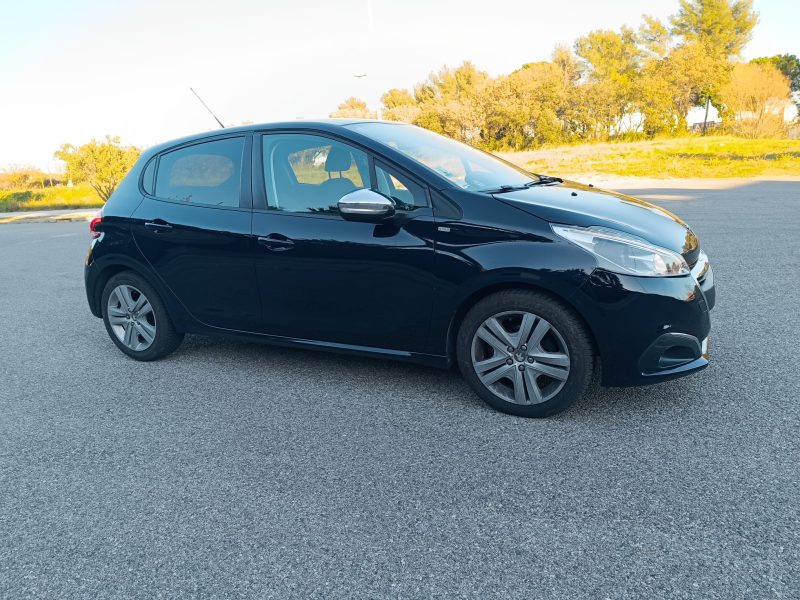 PEUGEOT 208 2016