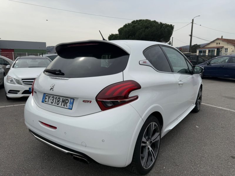 PEUGEOT 208 2014