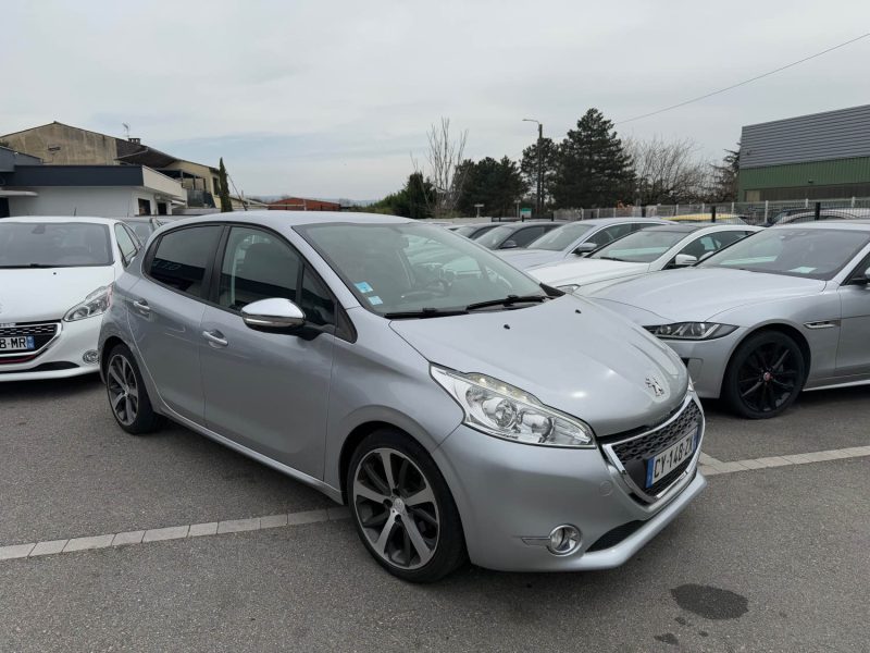 PEUGEOT 208 2013