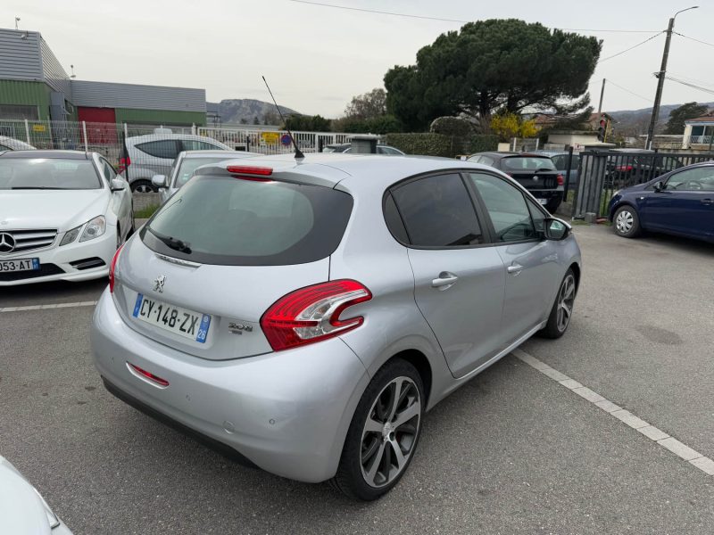 PEUGEOT 208 2013
