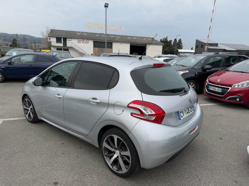 PEUGEOT 208 2013