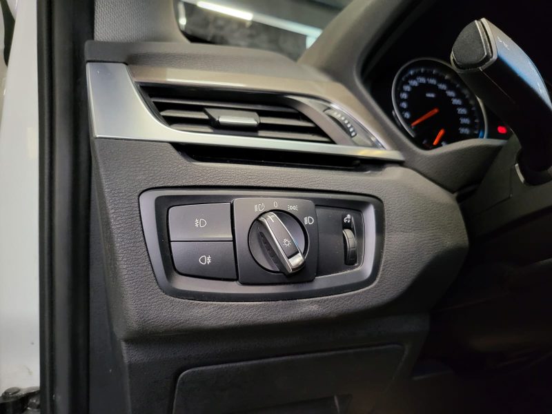 BMW X1 18i sDrive 140cv X LINE / SUIVI BMW / TOIT OUVRANT / CAMERA DE RECUL / HAYON ELECTRIQUE / 2EM