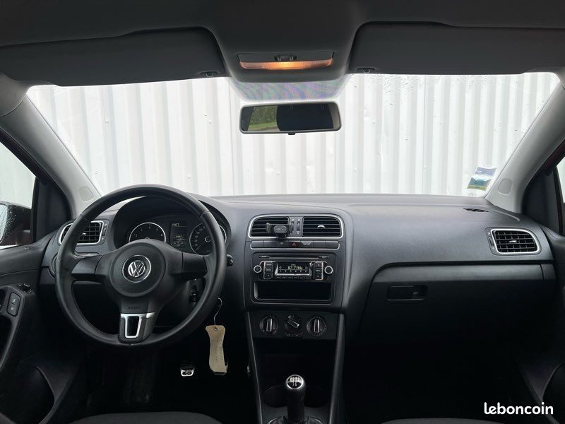 VOLKSWAGEN POLO 2012