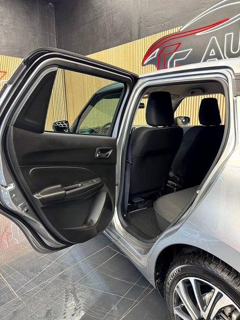 SUZUKI SWIFT 1.2i 83cv HYBRID 2023