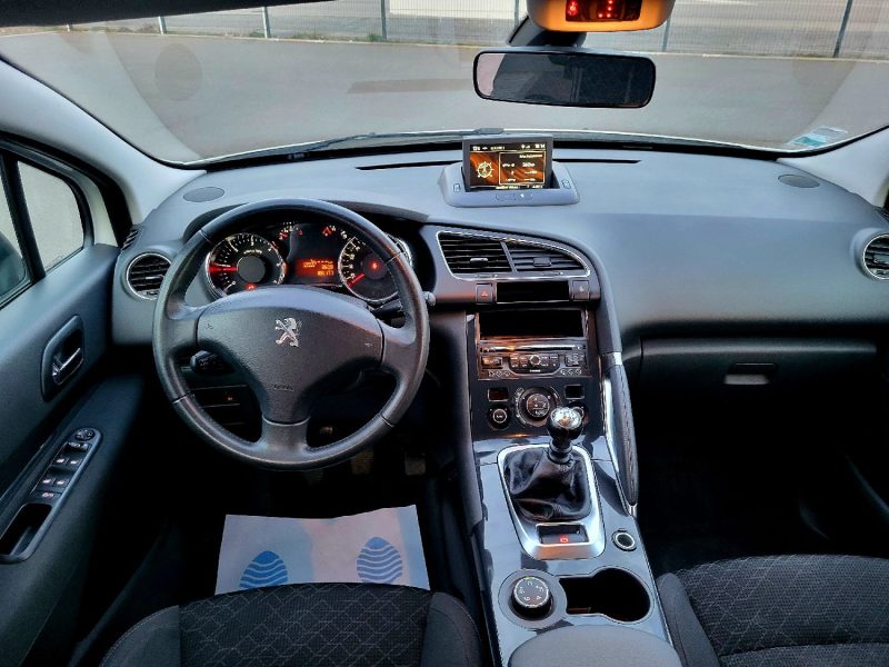 PEUGEOT 3008 2015